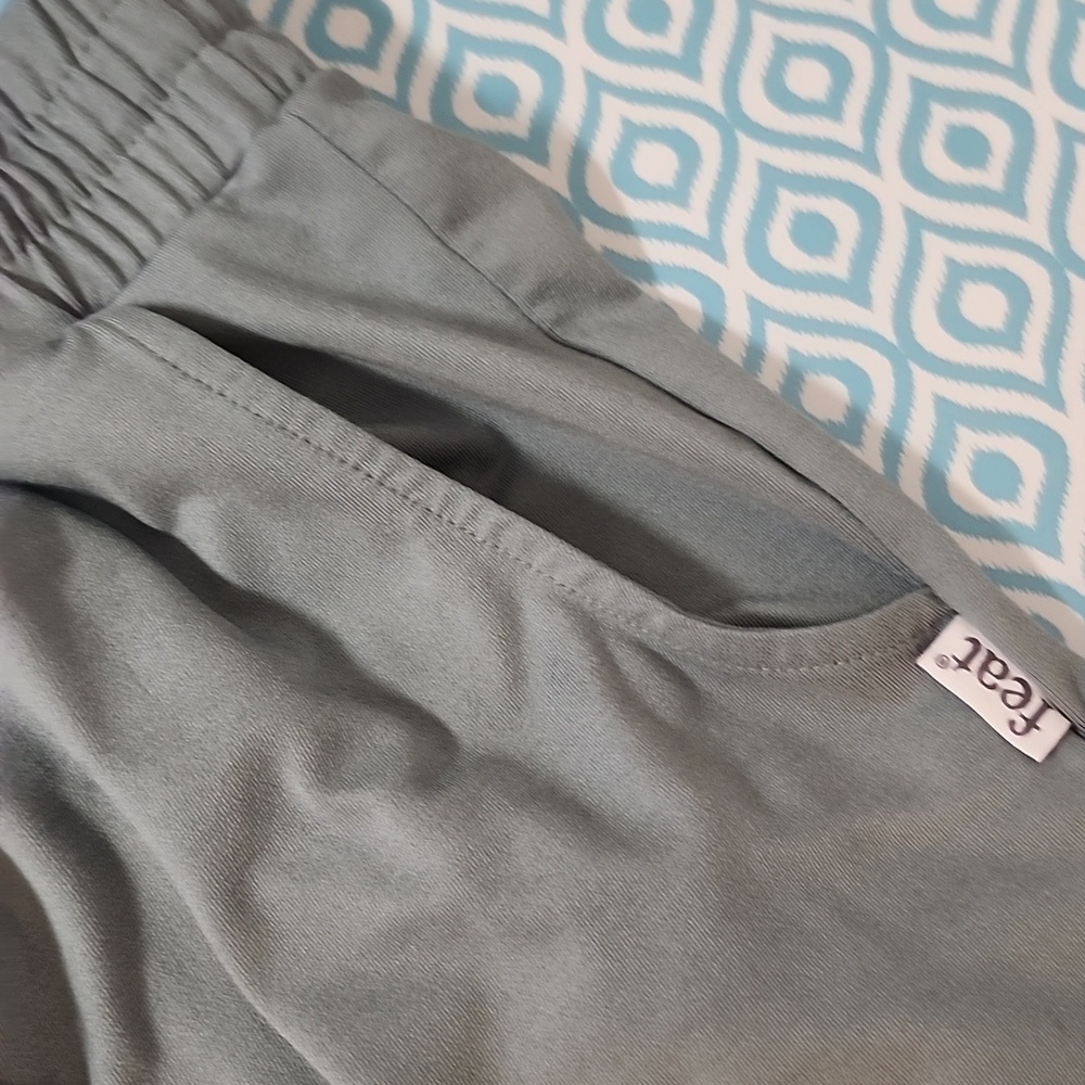Feat Women’s Jogger in SeaFoam Green Size 1X Athleisure Cozy - Picture 4 of 9